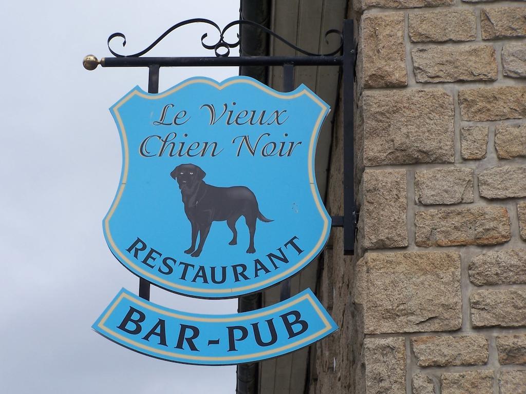 Le Vieux Chien Noir Hotel Évran Buitenkant foto